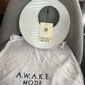 A.W.A.K.E. Mode Etta Firm Round White Bag. Leather. Made in Italy. New.